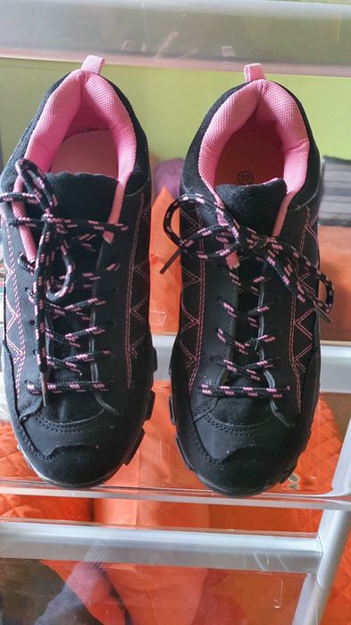 Adidasi drumetii marimea 36