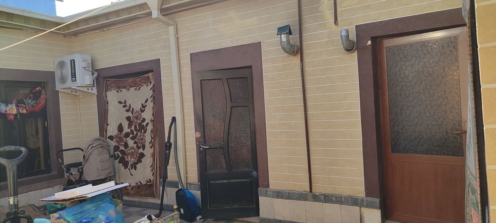 Зилони бозорда 3 хонали ховли сотилади евро ремонт килинган шароит зур