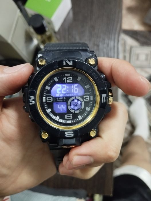 Продам часы наручные