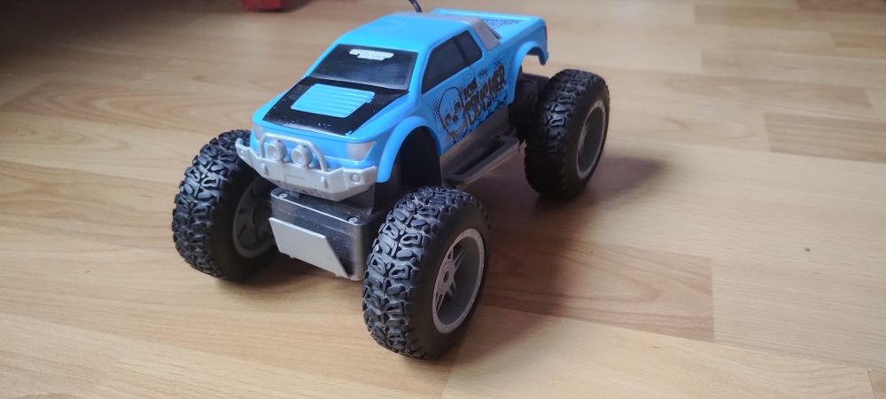 Продавам радиоуправляема джипка