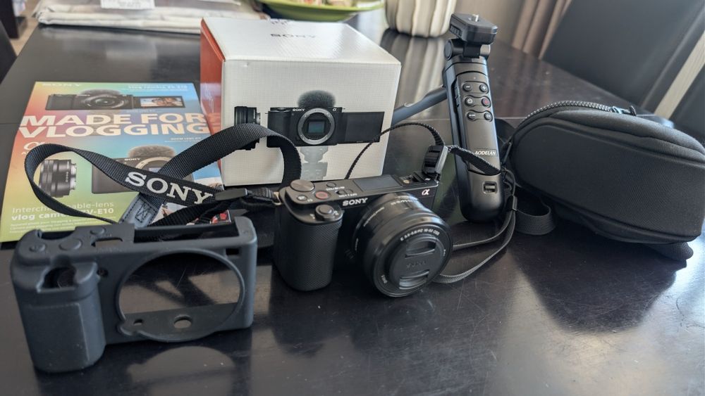 Фотоапарат Sony ZV-E10