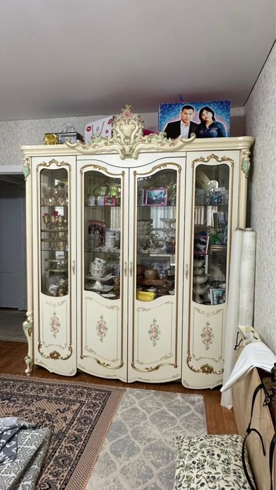 Сервант для посуды 150 000 Срочно