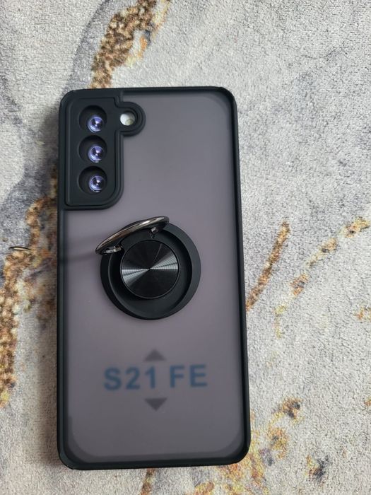 Продам чехол на Самсунг S21