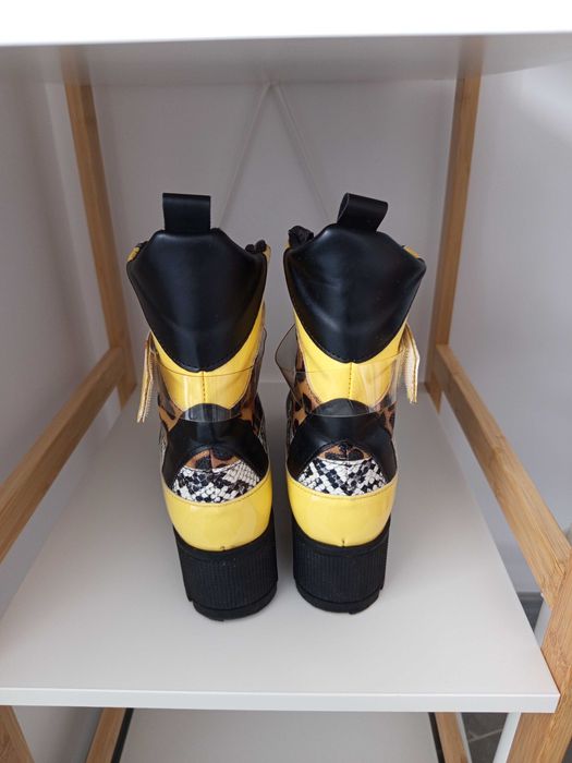 Дамски стилни боти