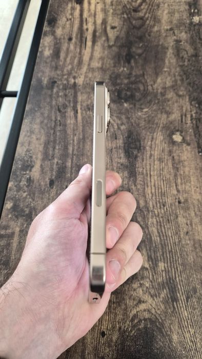 Vand iPhone 16 Pro Max 256 gb - auriu