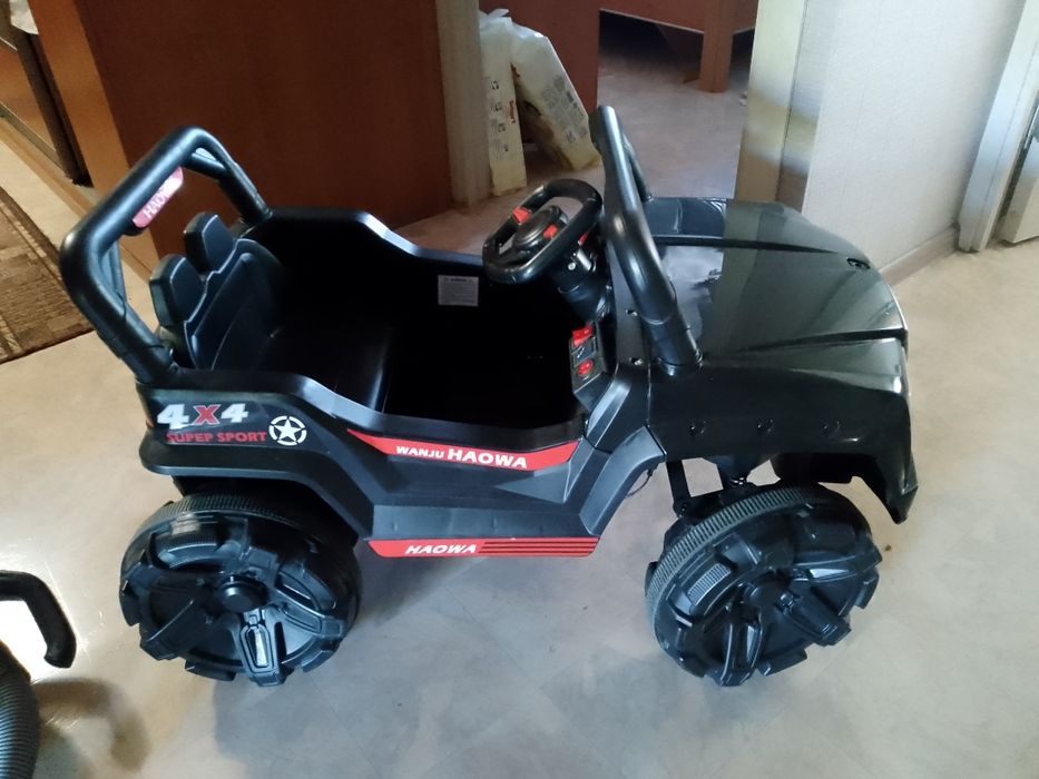 Продам детскую машину