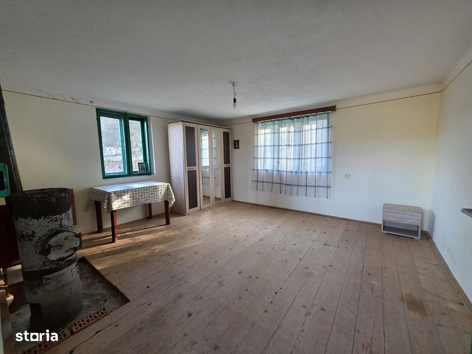 Preț mic! Casă solidă + teren generos 1887 mp – ideal renovare