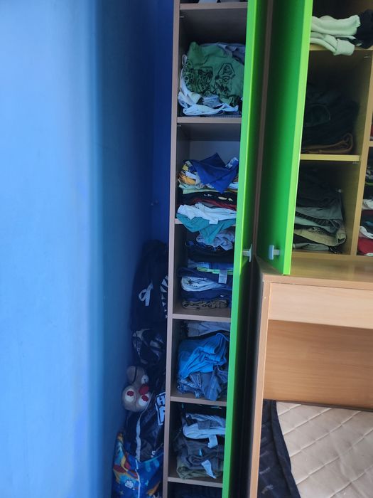 Двуетажни легла с гардероб и бюро