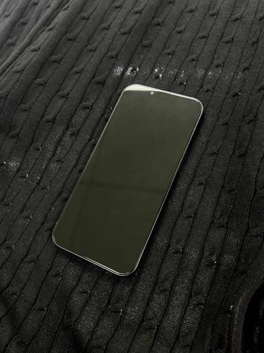 продам Iphone 13