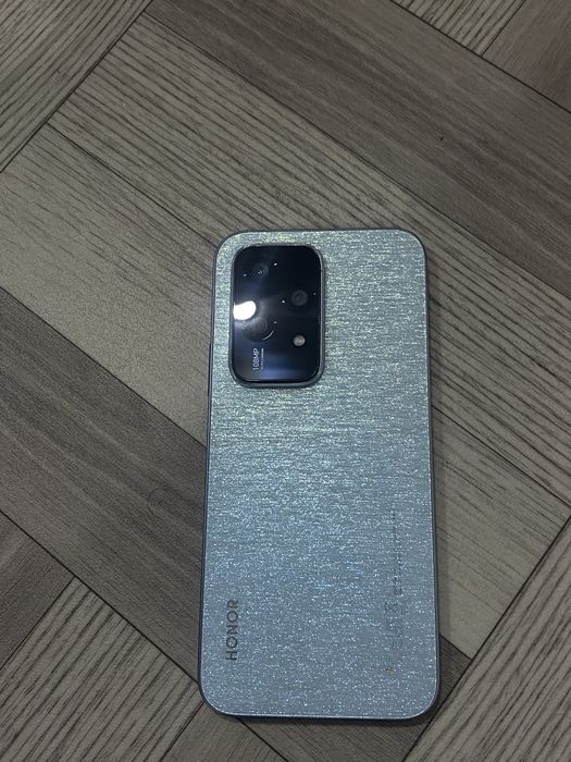 Продам смартфон honor 200lite