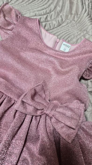 Продам детские платья одежду