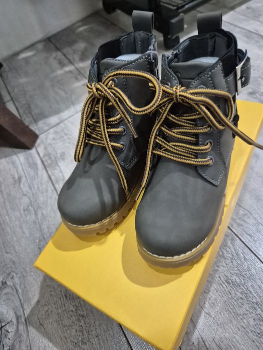 Продам детские полуботинки