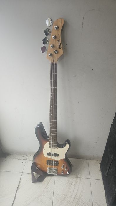 Електрическа бас китара