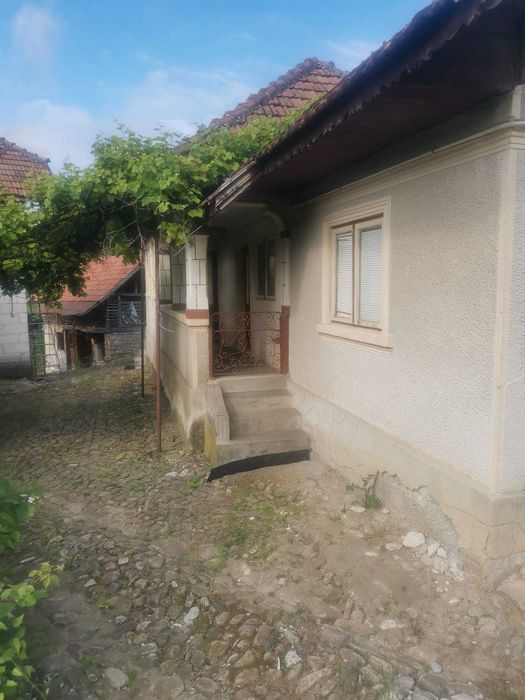 Vand casa sat Dealu Mare, com Buciumeni, jud. Dambovita