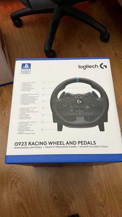Logitech G923 TrueForce Racing Wheel + Pedals (PS5 / PS4 / PC)