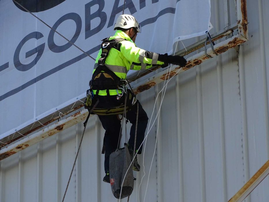 АЛПИНИСТИ ВАРНА.Работа по алпийски способ.