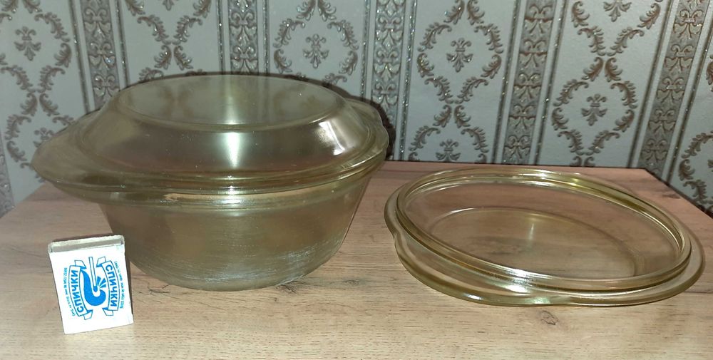 Стеклянная кастрюля