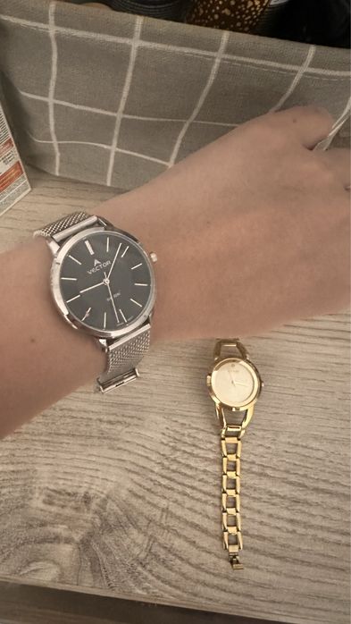 Продам женские часы
