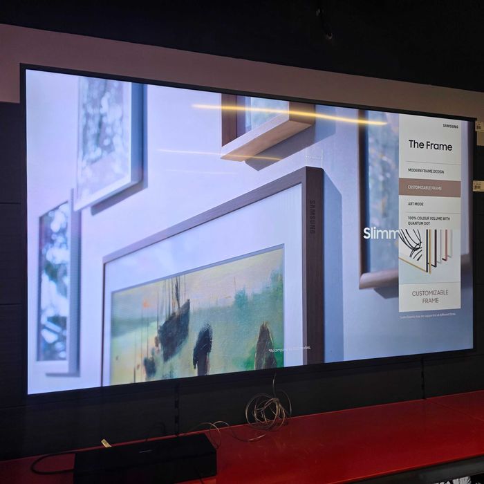 Smart TV SAMSUNG The Frame 75LS03A 189cm 4K 120Hz QLED Art Mode One Connect Slim Fit Tizen WiFi Bluetooth Clasa G Garantie Reselecto