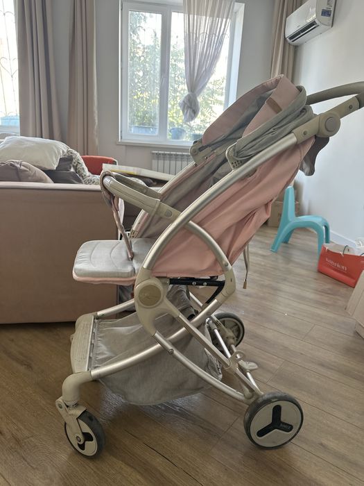 Продам коляску для девочки