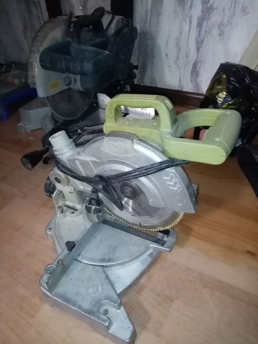 Продам торцовочную пилу, марки IVT.