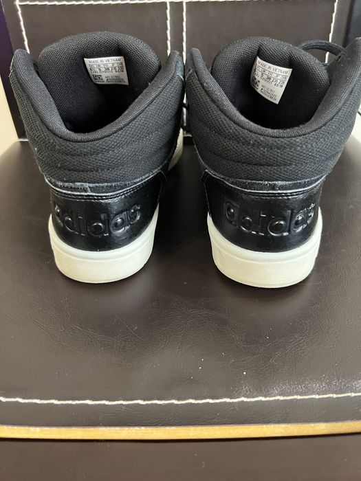 Детски боти за момче ADIDAS.Номер 38. Нямат скъсано или протрито.