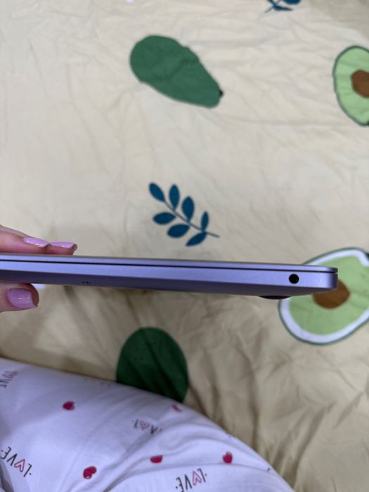 Продам Макбук новый