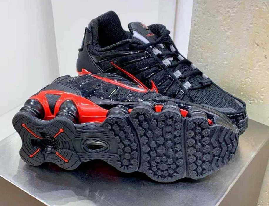 Продавам нови мъжки маратонки Nike Air Max Shox TL black red