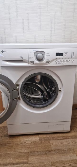 Продам машинку стиральную бу