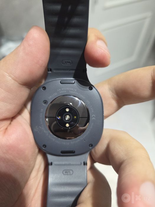 Продается умные часы Samsung Galaxy Watch 8 (44 мм).