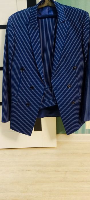 Продам, двойка классический костюм