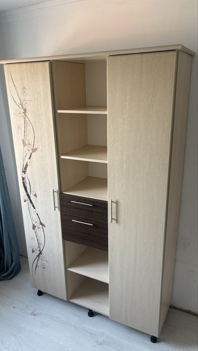 Шкаф книжный, либо для одежды