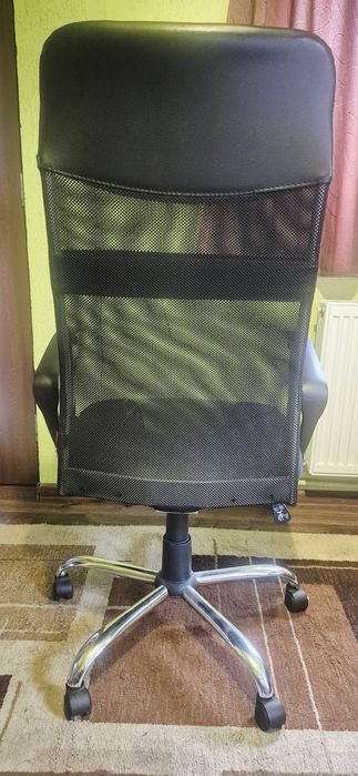 Scaun birou directorial ergonomic, spătar mesh aerisit, bază cromată