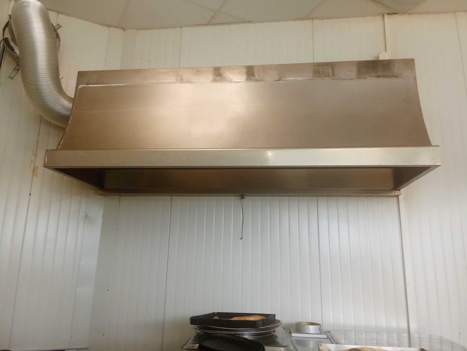 Абсорбатор с мотор ,дължина 2 метра,ширина 0,70 метра с 4 филтри