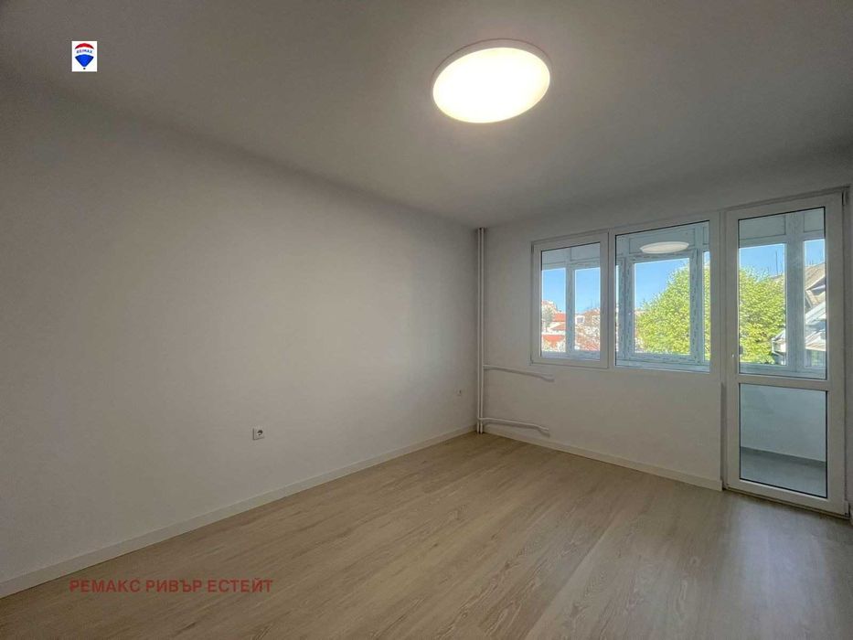 Тристаен апартамент за продажба в центъра на гр. Русе