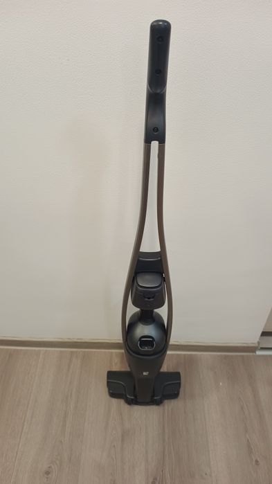 Aspirator portabil AEG QX7 QX9