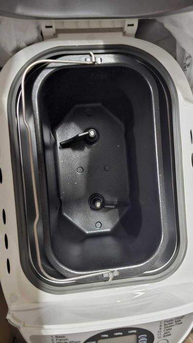 Хлебопекарна с две бъркалки First Austria FA-5152-3, Козметичен дефект