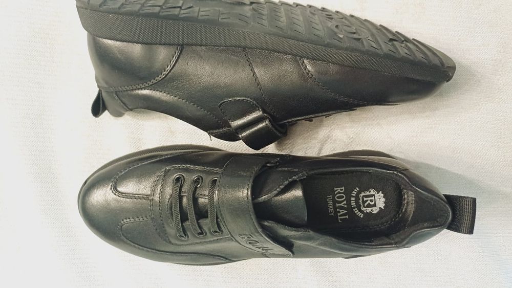 Кроссовки кожаные