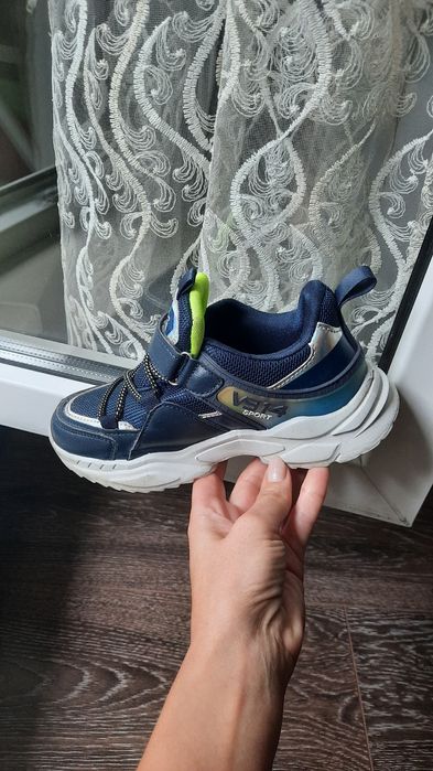 Детские кроссовки