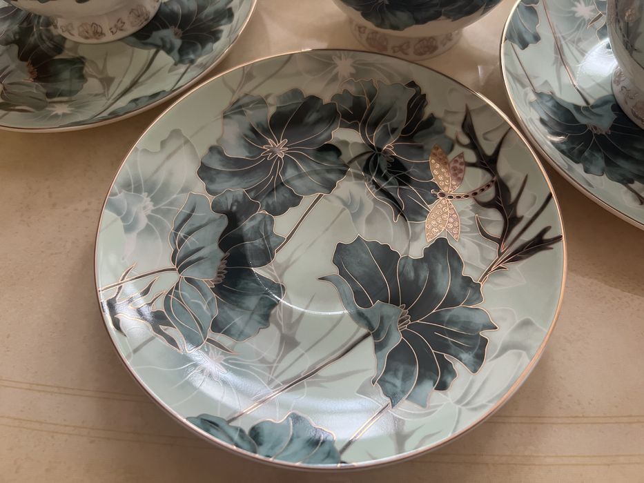 Фарфоровый чайный сервиз