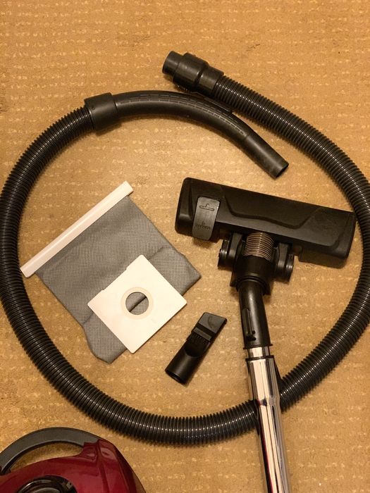 Aspirator cu sac Heinner EcoPower HVC-P1200RD, 4 l, 1200 W, HEPA