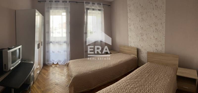 Дава се под наем Двустаен апартамент в Плевен, Идеален център - 65 кв.м за 306 € - Снимка #2