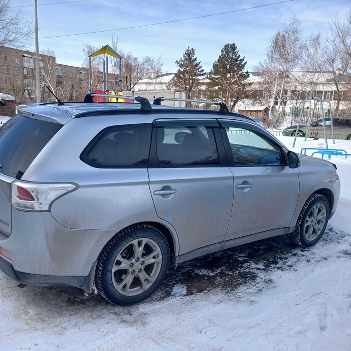 Митсубиси Отландер