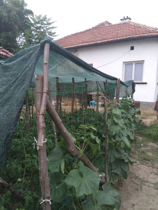 Намира се в Телиш близо не далеч ЖП гар.основна ул.