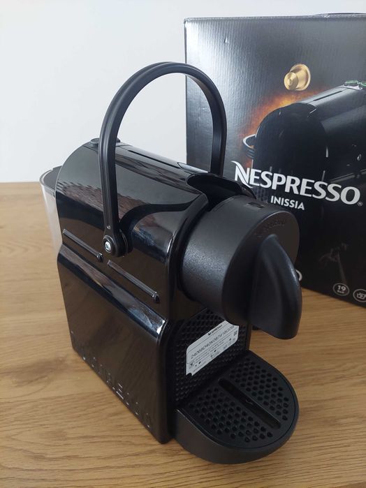 Espressor Nespresso Inissia - cu capsule