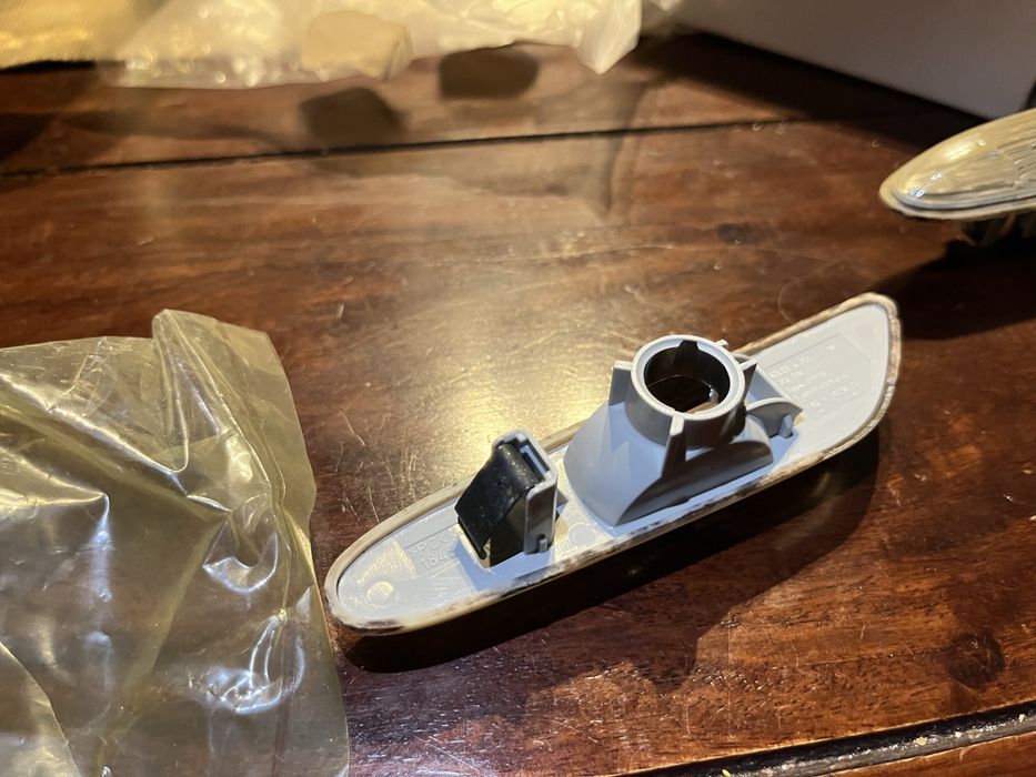 Suport semnalizator lateral BMW E90-91