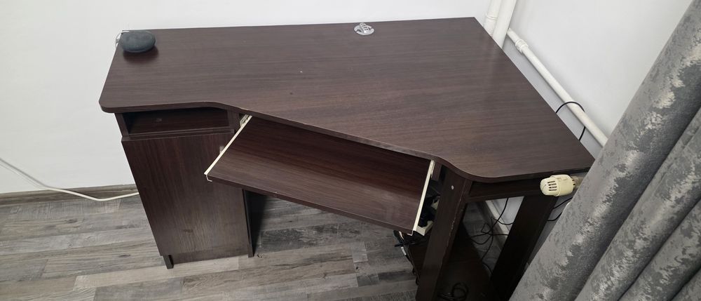 Vând birou pe colț