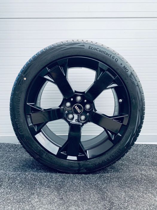 Set roți originale MINI Countryman U25, 19 inch, cu anvelope de vară, model Run Away Spoke 948, cod 5A269E6