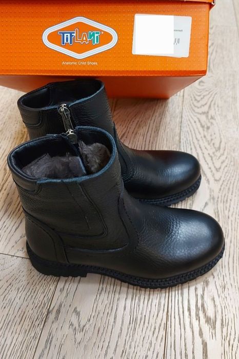 Продаю новые зимние полусапожки на мальчика р.32