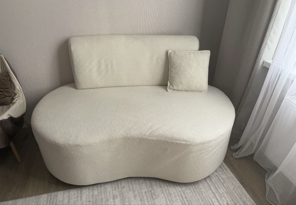 Продам диван белый